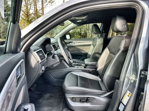 Used 2022 Volkswagen Atlas Cross Sport SE image 19