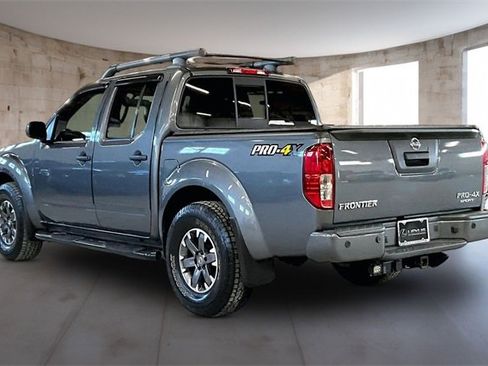 Used 2020 Nissan Frontier PRO-4X w/ Pro-4x Utility Package image 4