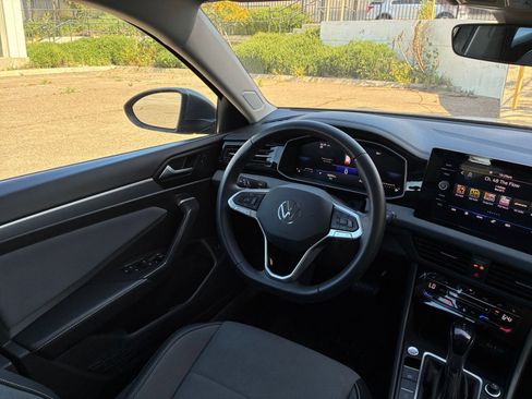 Used 2025 Volkswagen Jetta SE image 35