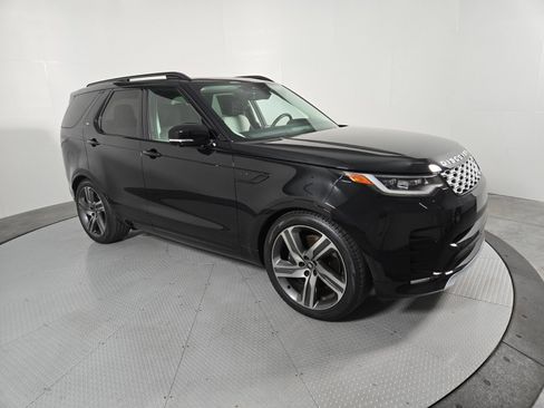 Used 2026 Land Rover Discovery Limited Edition AWD/4WD image 16