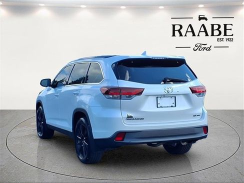Used 2019 Toyota Highlander SE image 5
