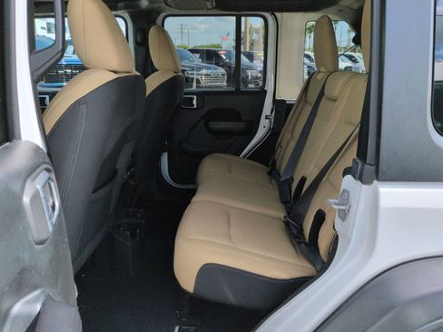 Used 2018 Jeep Wrangler Unlimited Sport S AWD/4WD image 14