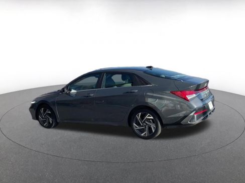 Used 2025 Hyundai Elantra SEL image 10