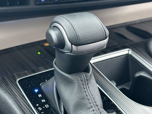 Used 2023 Toyota Sienna Platinum image 33