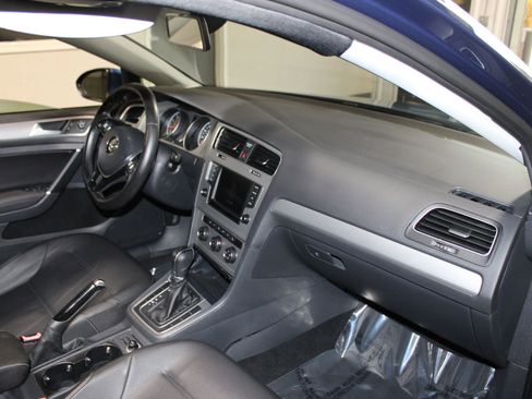 Used 2016 Volkswagen Golf Limited Edition image 28