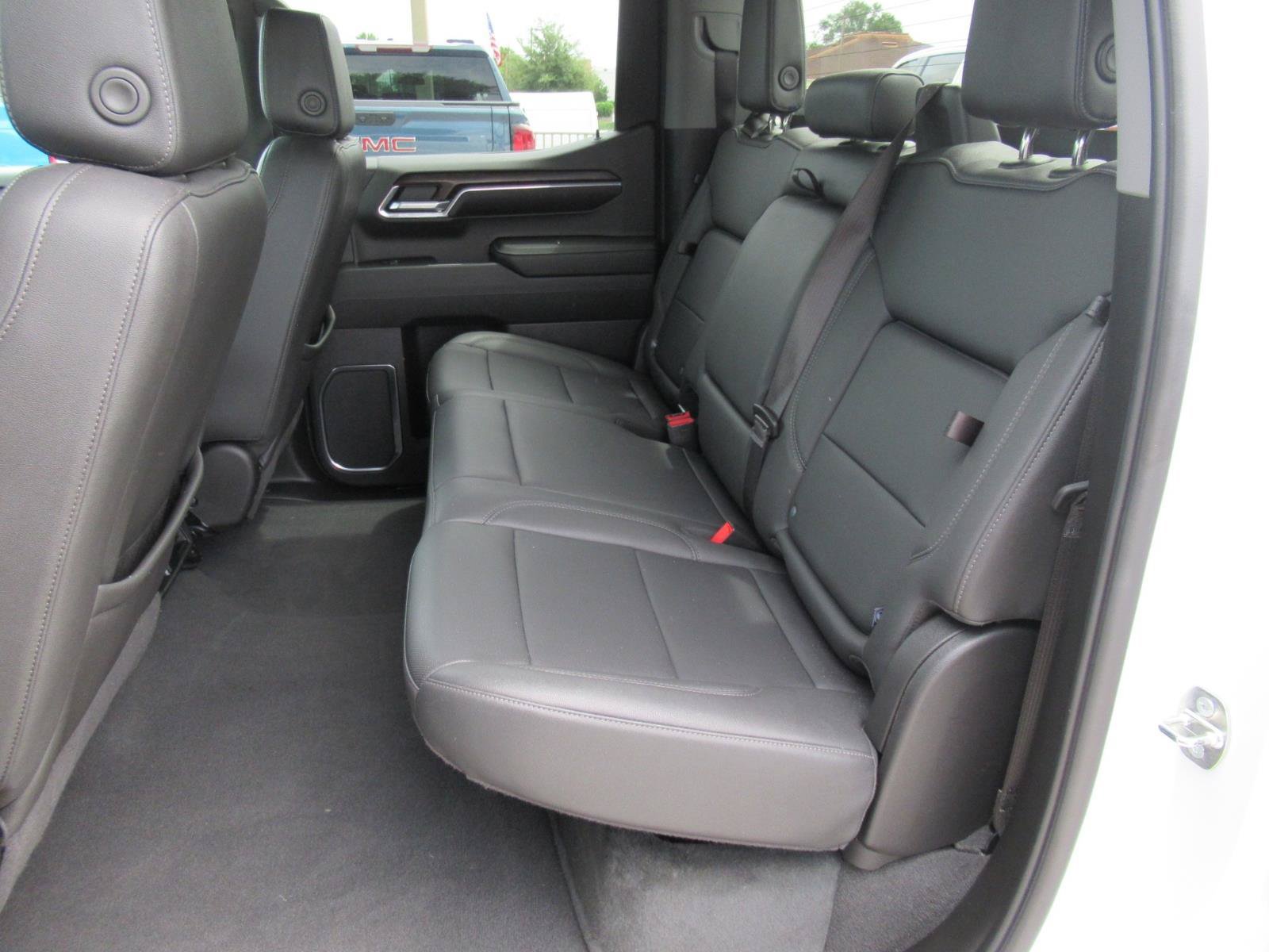 Used 2024 GMC Sierra 1500 SLT AWD/4WD image 32