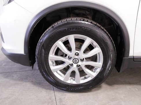 Used 2020 Nissan Rogue SV image 10