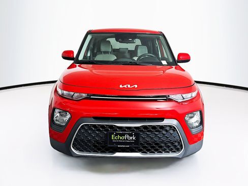 Used 2022 Kia Soul LX w/ Technology Package FWD image 2