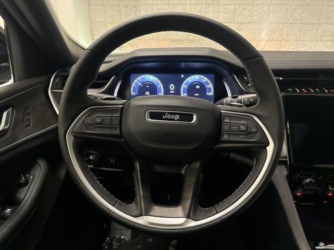 New 2025 Jeep Grand Cherokee L Limited w/ Luxury Tech Group II image 24