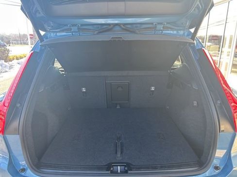 Certified 2025 Volvo XC40 B5 Plus AWD/4WD image 11