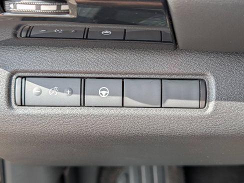 Used 2023 Nissan Pathfinder SV w/ Black Appearance Package AWD/4WD image 18