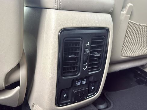 Used 2014 Jeep Grand Cherokee Limited image 26