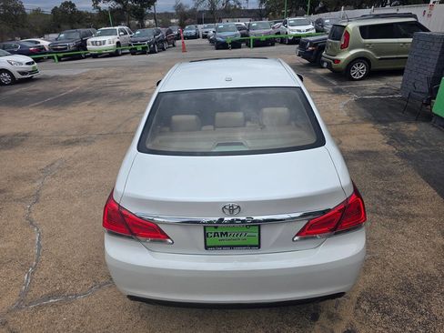 Used 2011 Toyota Avalon Limited image 9