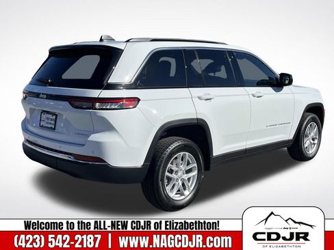 New 2025 Jeep Grand Cherokee Laredo image 3
