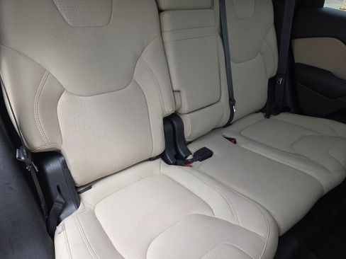 Used 2015 Jeep Cherokee Latitude AWD/4WD image 29