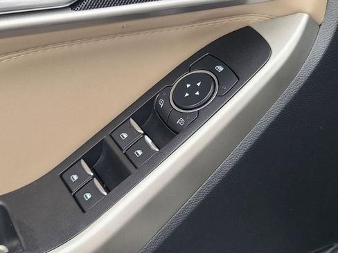 Used 2022 Ford Explorer XLT image 31