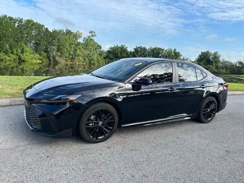 Used 2025 Toyota Camry SE w/ Multimedia Upgrade Package FWD image 2
