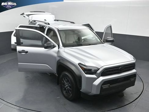 Used 2025 Toyota 4Runner SR5 AWD/4WD image 25