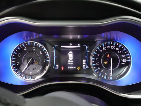Used 2015 Chrysler 200 Limited w/ Convenience Group FWD image 40