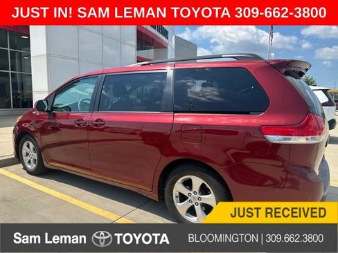 Used 2014 Toyota Sienna LE FWD image 1