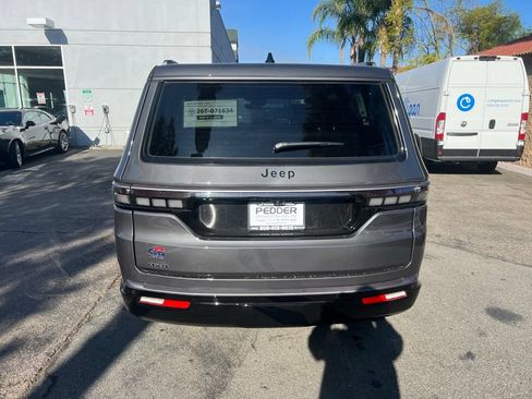 Used 2026 Jeep Grand Wagoneer Limited AWD/4WD image 6