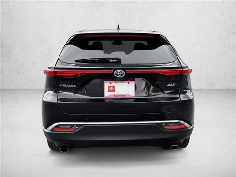 Certified 2024 Toyota Venza XLE image 6