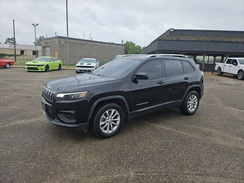 Used 2020 Jeep Cherokee Latitude AWD/4WD image 1