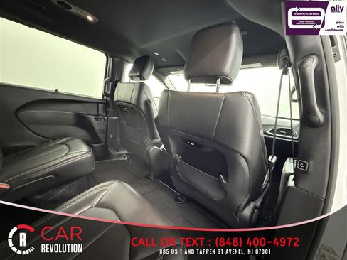 Used 2026 Chrysler Pacifica Select image 47