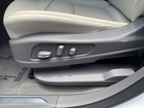 Used 2021 Cadillac XT5 Premium Luxury w/ LPO, Floor Liner Package FWD image 21