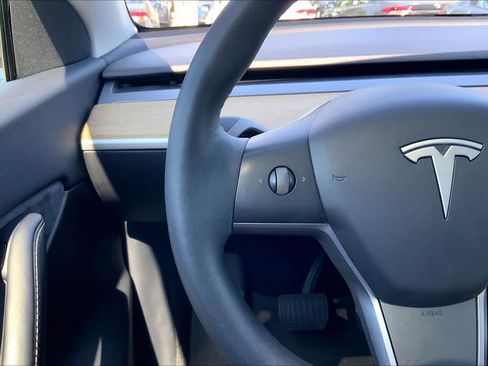 Used 2021 Tesla Model Y Long Range AWD/4WD image 23