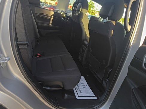 Used 2019 Jeep Grand Cherokee Laredo image 16