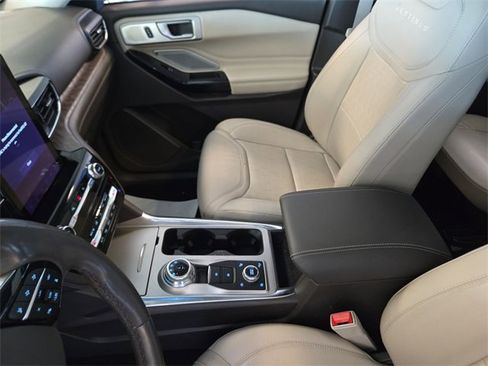 Used 2022 Ford Explorer Platinum w/ Equipment Group 601A image 21