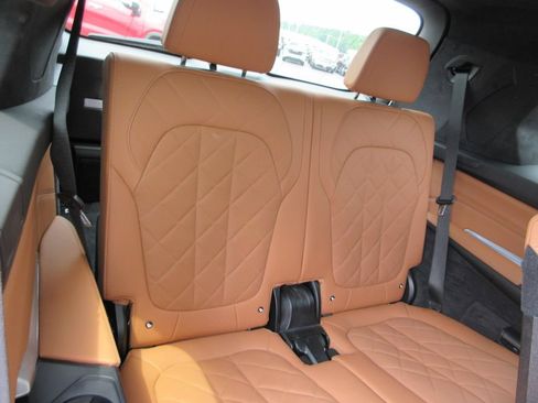 Used 2023 BMW X7 xDrive40i w/ Executive Package AWD/4WD image 25