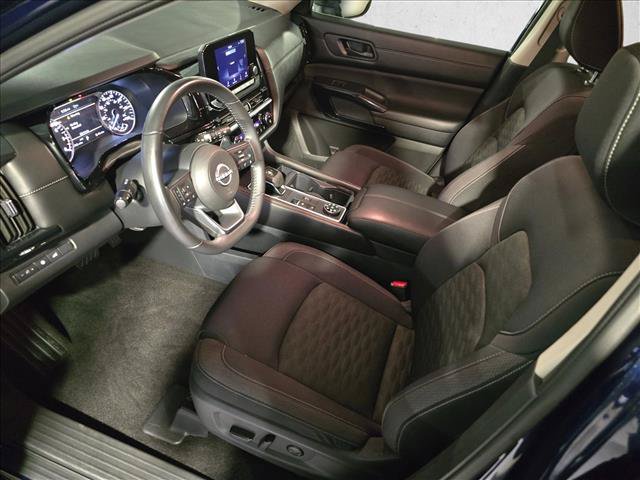 Used 2025 Nissan Pathfinder SV AWD/4WD image 17