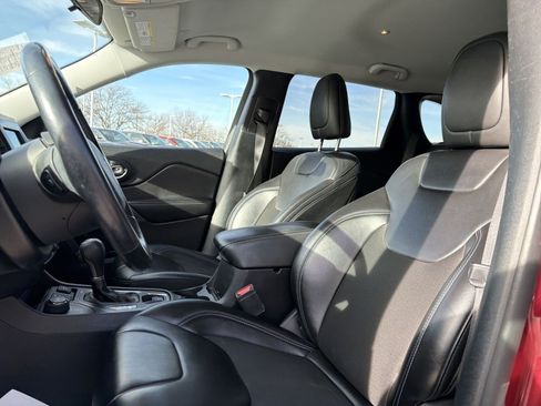 Certified 2020 Jeep Cherokee Latitude Plus w/ Cold Weather Group image 18