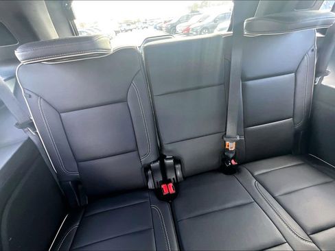 Used 2023 GMC Yukon SLT image 35