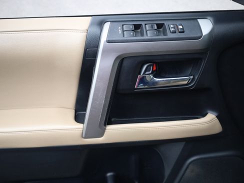 Used 2016 Toyota 4Runner SR5 Premium image 25