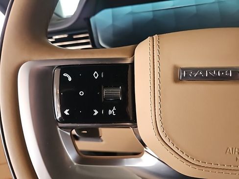 Used 2025 Land Rover Range Rover SE image 23