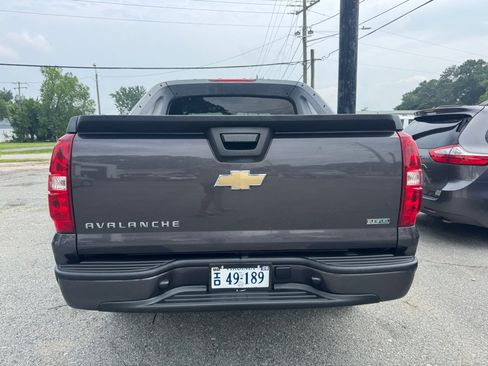 Used 2010 Chevrolet Avalanche LS w/ Interior Plus Package AWD/4WD image 7