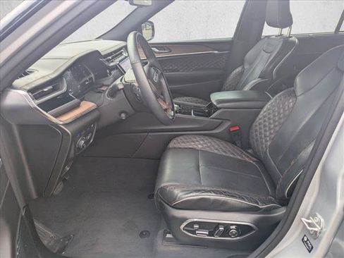 Used 2022 Jeep Grand Cherokee Summit w/ Advanced Protech Group IV AWD/4WD image 16