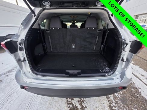 Used 2024 Toyota Highlander LE image 10
