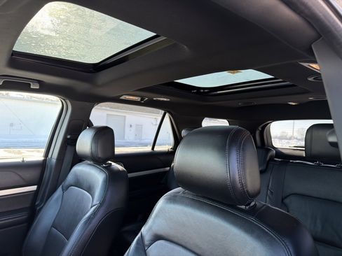 Used 2016 Ford Explorer XLT w/ Equipment Group 202A image 3