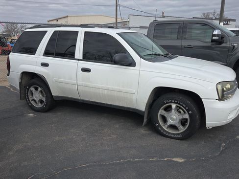 Used 2008 Chevrolet TrailBlazer 4WD w/ Smoker's Package image 3