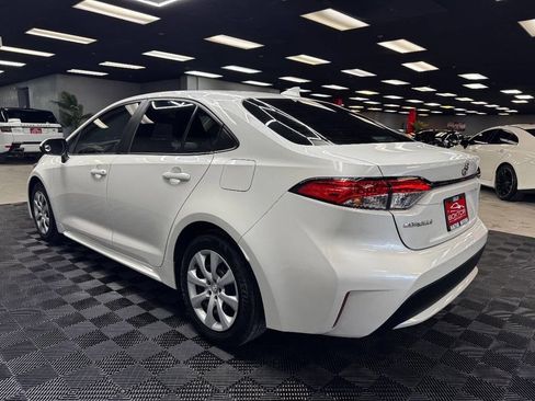 Used 2021 Toyota Corolla LE image 11