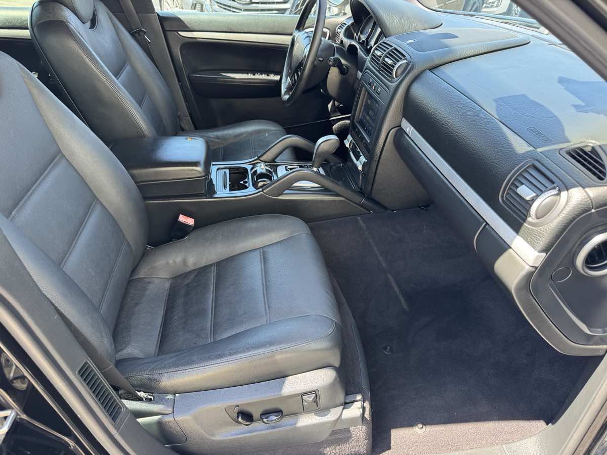 Used 2010 Porsche Cayenne AWD/4WD image 16