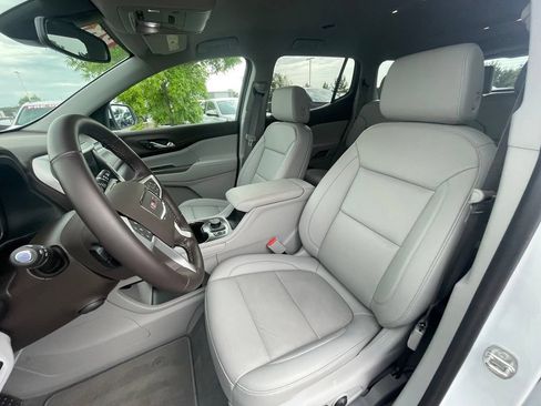 Used 2023 GMC Acadia SLT w/ Technology Package FWD image 21