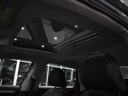 Used 2025 Volkswagen Jetta SE w/ Sunroof Package image 32