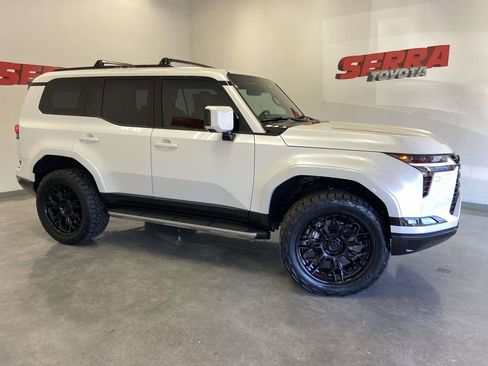 Used 2024 Lexus GX 550 w/ Accessory Package (2T) image 2