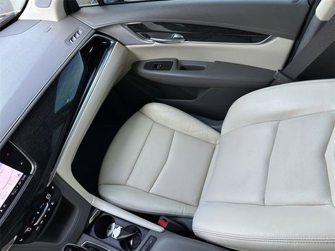 Used 2021 Cadillac XT6 Premium Luxury image 29