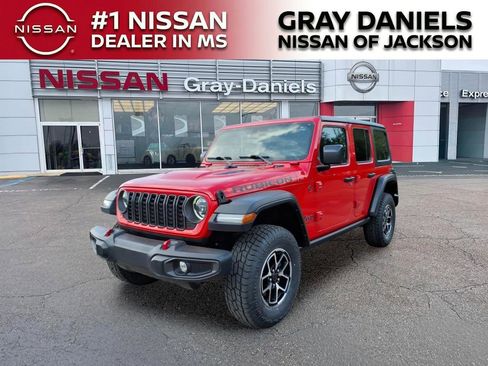 Used 2024 Jeep Wrangler Unlimited Rubicon AWD/4WD image 3